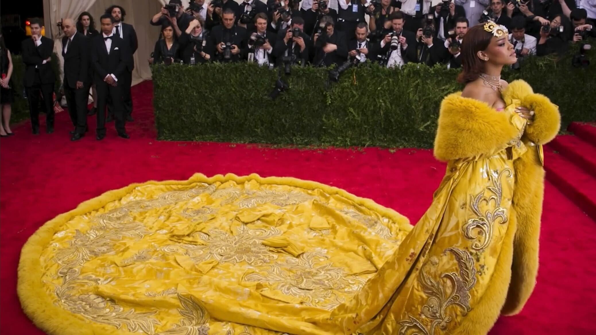 Rihanna’s Yellow Met Gala Dress (2015)