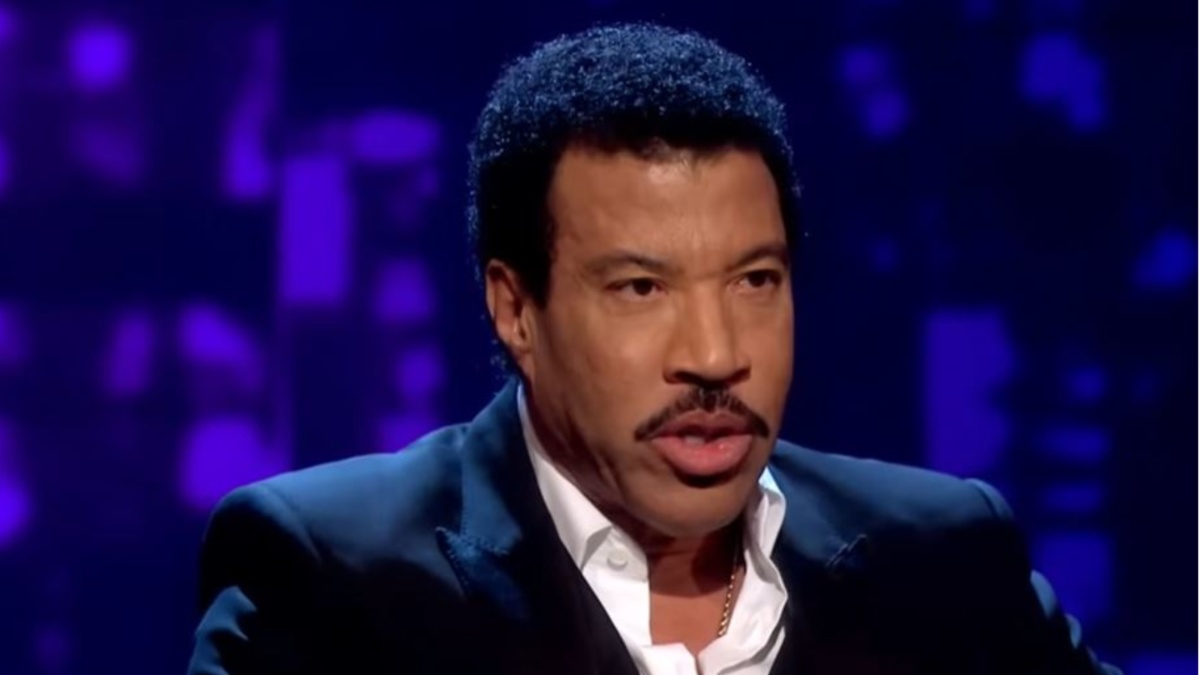 Lionel Richie Tour Faces Early Setback After Onstage Health Scare