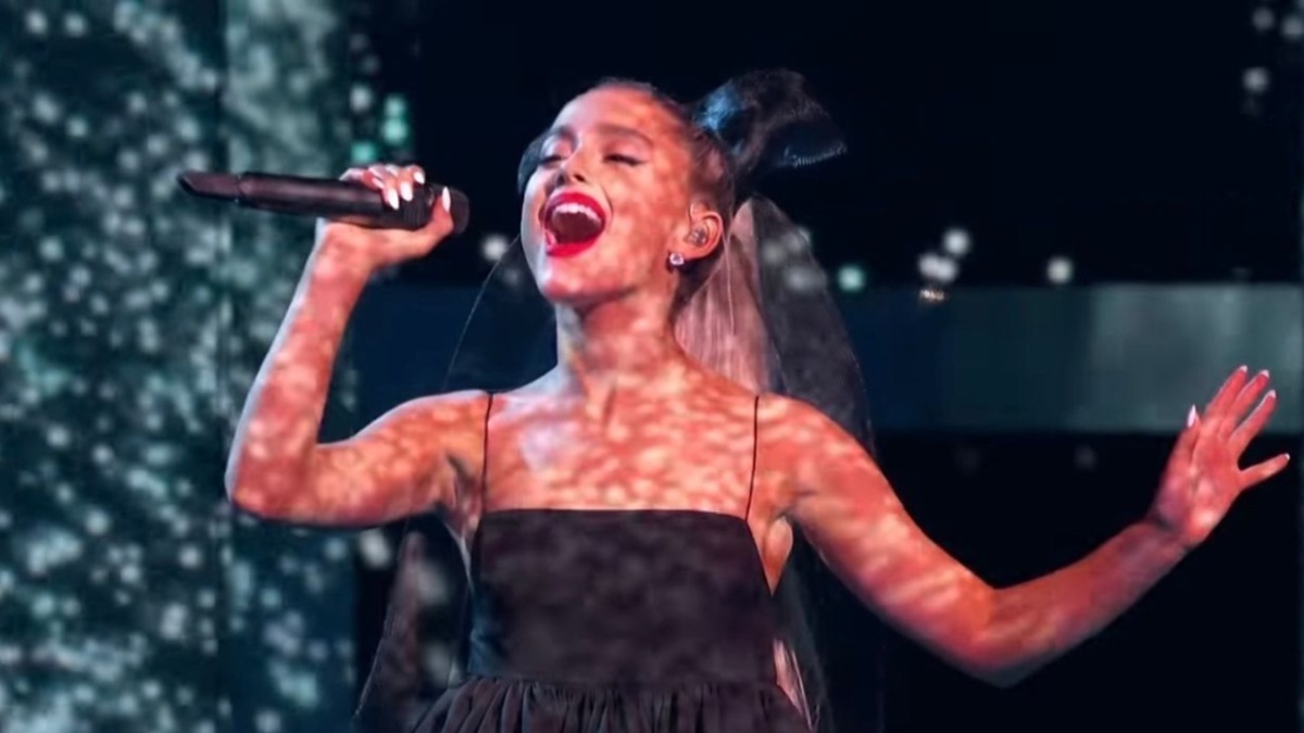 Ariana Grande Announces Break From Public Life