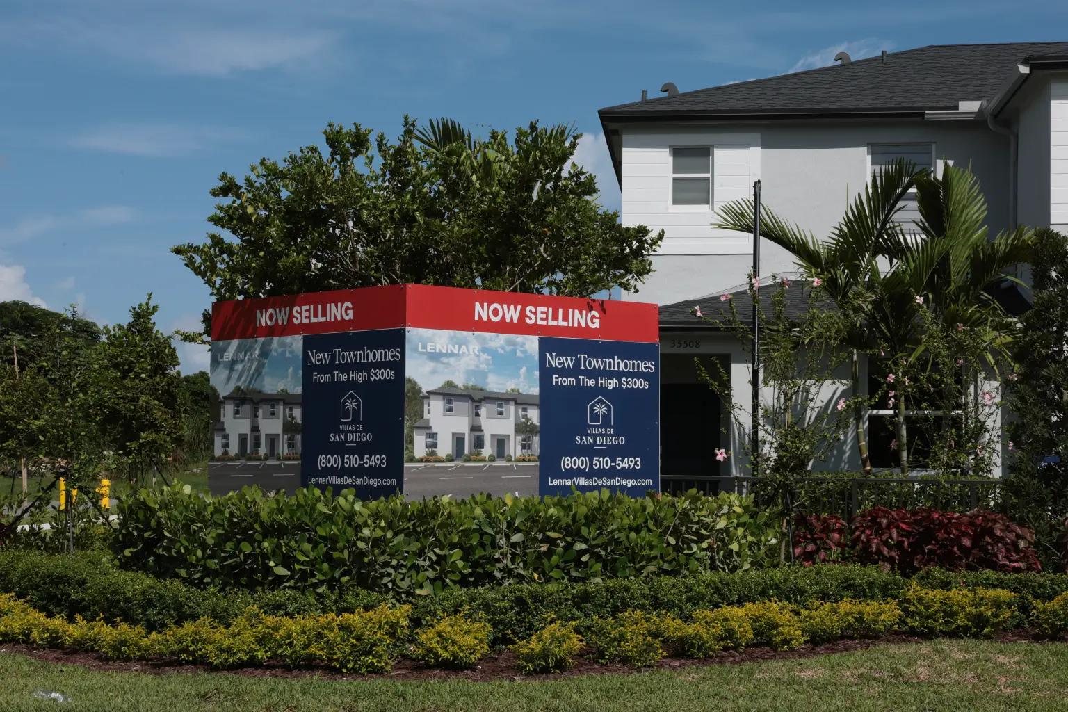 Mortgage Rates Hit 6.95%, a One-Year High, After Fed Hike