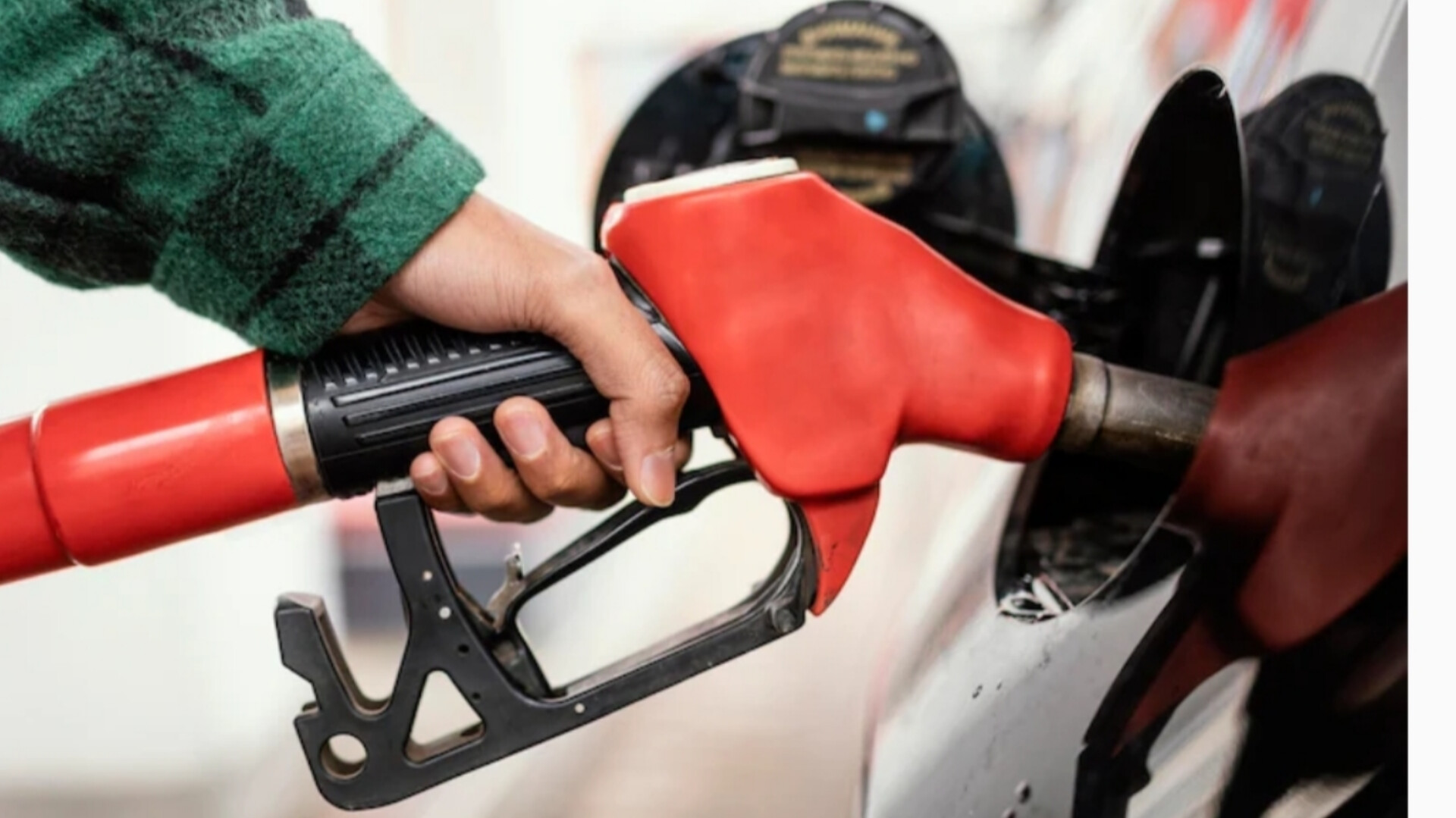 Diesel Price at $6.20 a Gallon, Up 67% in a Year, EIA Says